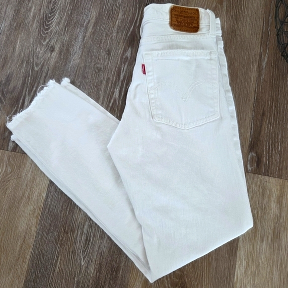 Levi's Premium Women's Wedgie Straight Leg Button Fly Denim Jean's White Frayed - Picture 3 of 16